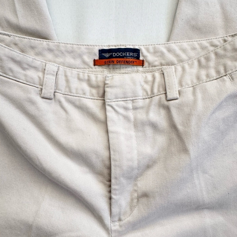 Dockers Cream Chinos Relaxed Fit - Picture 4 of 12